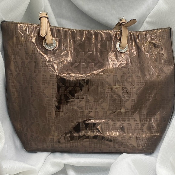 Michael Kors Handbags - Michael Kors purse